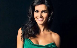 Angie-Harmon's-Net-Worth